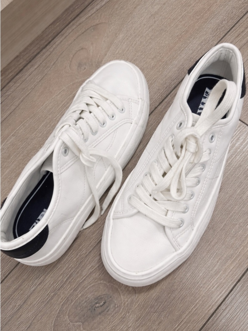 Zara White Low-Top Women's Sneakers with Navy Heel Tab